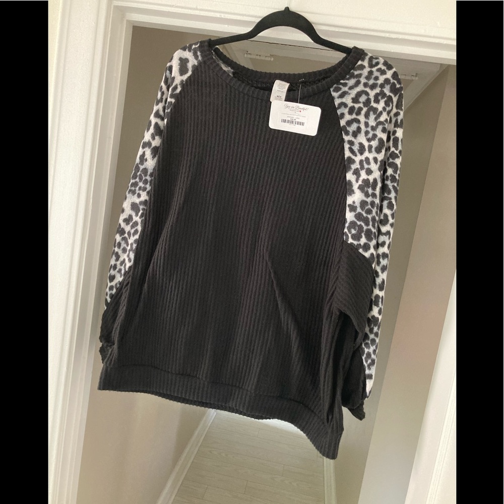 Snow leopard sleeve top
